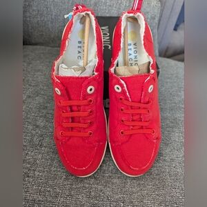 Vionic Beach Pismo Sneakers in Red Canvas, Size W11